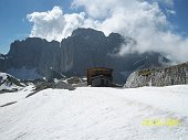 10 Il rifugio dell'aquila, davanti alla Presolana